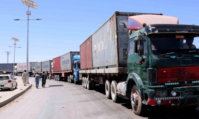 بحران تجاری ایران-افغانستان: قطعی اینترنت طالبان، ۴۰۰ کامیون ایرانی را در مرز دوغارون زمین‌گیر کرد!